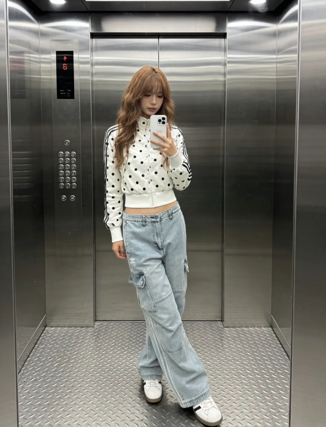 No watermark upper body rendering 𝟭𝟬𝟰𝟵𝟲# Exclusive real shot/difference between various stolen pictures and online version on the market [𝗮𝗱𝗶𝗱𝗮𝘀Clover three-stripe workwear embroidery𝗹𝗼𝗴𝗼 jeans] Retro cool ceiling, one pants to confer gods/Versatile men and women Same Style ✅Full set of 1:1 customized accessories ➕Customized three-label ➕𝗬𝘂𝗮𝗻 version hangtag ➕𝗹𝗼𝗴𝗼 packaging bag🔥 ➕Scan the tag to enter the official website. ✅Top Original version, ins Xiaohongshu Getwu Kuaishou and many bloggers wear it. 💥 Weld sports genes and workwear aesthetics together! This pair of clover pants can be worn all year round. ✅ Classic clover is full of DNA. The iconic three stripes + White clover logo on the side are full of retro feeling and full of recognition. At a glance, you can see the high-end feeling of Adidas, and the trendy identity is directly sealed. ✅ Workwear + denim double buff superposition, heavy denim fabric + three-dimensional large pocket workwear design, stiff and stylish without collapse, Wear-Resistant, with a retro feel as you wear it, and an American street feel. ✅ The fairy wide-leg version, the king of hiding fat and slimming. High waist + slightly wide straight cut, perfectly modify the leg shape, pear-shaped body, thick legs stars are directly welded to the body! Your legs will become 30 to 70 minutes longer in seconds, and you will feel relaxed when walking. ✅ Full of details, high quality, neat open stitching, three-dimensional multi-pocket design, practical and stylish; complete original tags, restored Authentic details, full of upper body comfort, suitable for daily commuting, going out on the street, and going out on the street. ⭕The high version of the best products🐮is different from the junk products in the market🗯️The same picture but different prices means different versions. ❌Don’t be fooled by the same copywriters and pirated pictures from outside that mix and distribute high-luxury pictures at low prices. After comparing the quality, you will know where the gap is. Don’t lie. I don’t guarantee that my products are the cheapest, but I definitely guarantee that they are worth every penny of your hard-earned money! ‼ ️We don’t slash prices or lower prices, we supply products with heart and only make high-end versions!!! Breasts Jimei must see the details of my home clearly, the pictures of my home are all taken by the owner himself❤️ Color: Black Blue Size: S-2XL